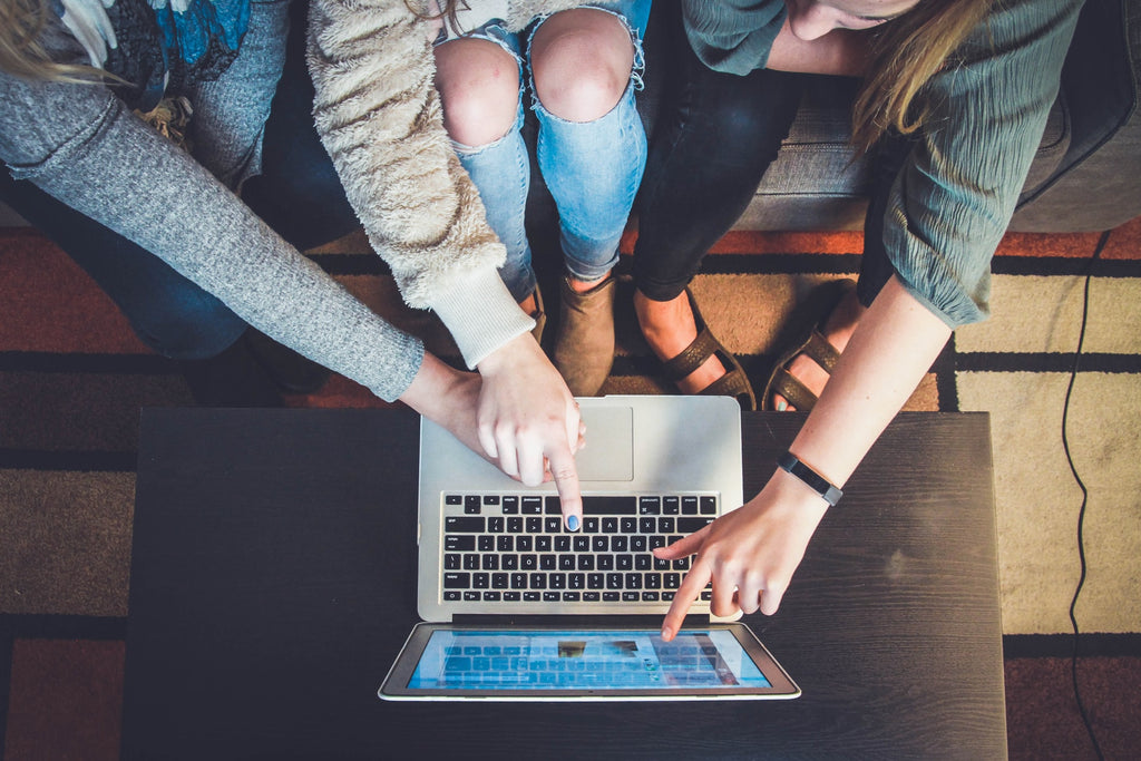 How to Go Engagement Ring Shopping Online