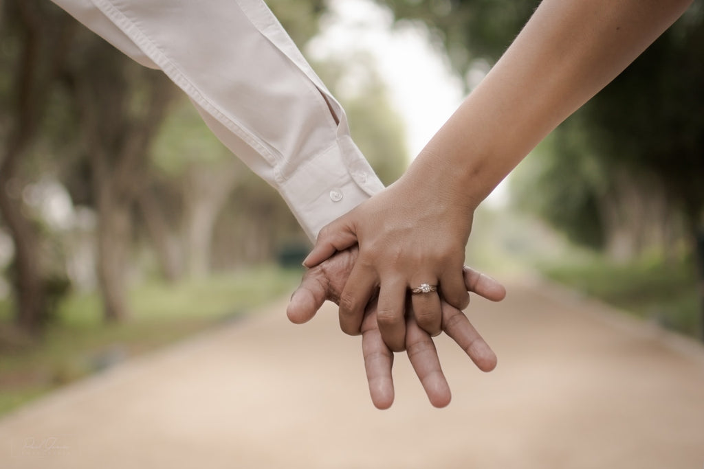 4 Engagement Ring Photo Ideas to Show Off Your Diamond