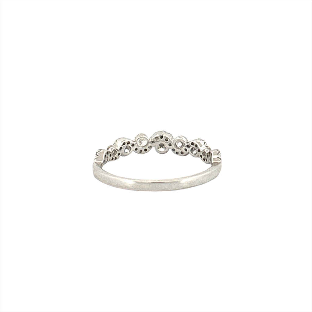 14K Gold Wavy Round Diamond Band
