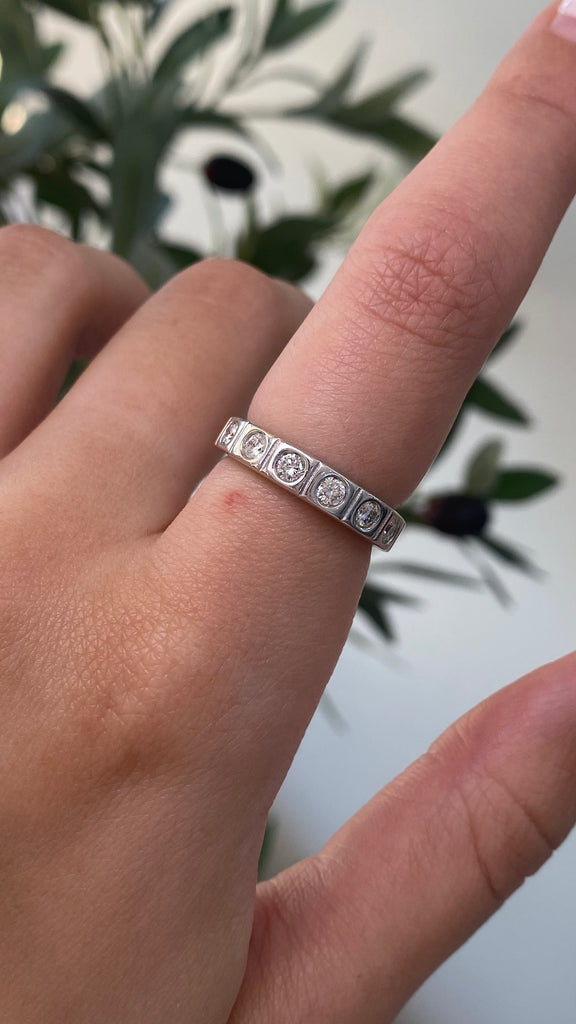 14K Gold Inset Diamond Round Wedding Band