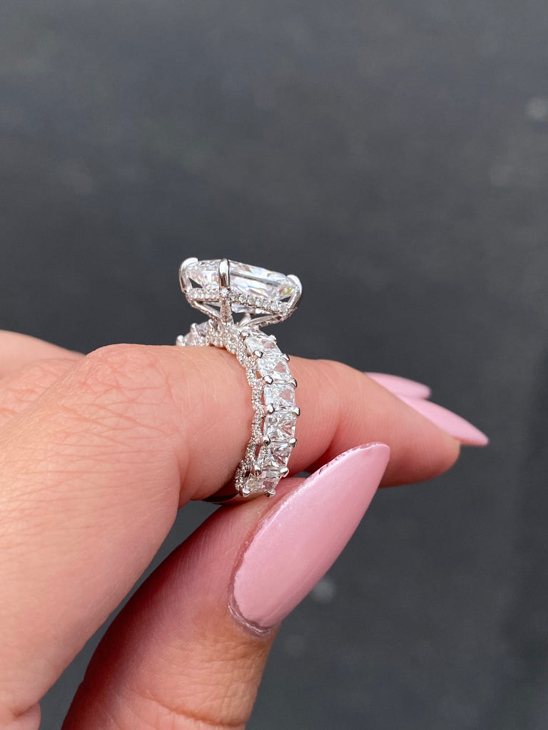 14K Gold 4.00 Carat Radiant Cut Lab Grown Diamond with Radiant Cut Setting and Diamond U Prong