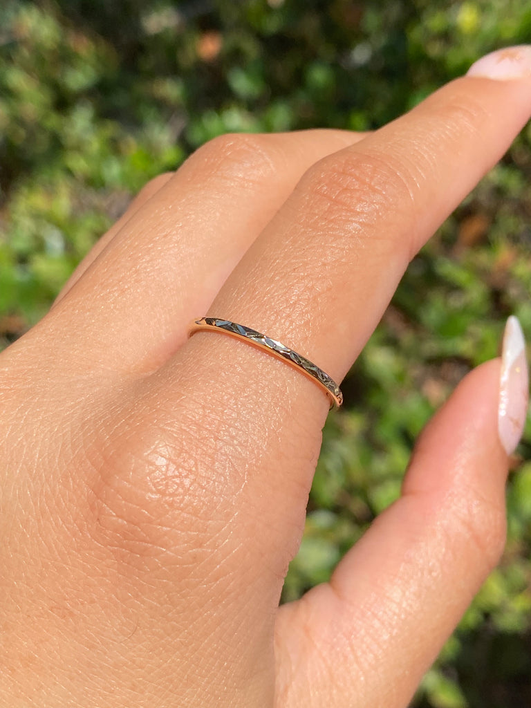 14K Gold Zig Zag Diamond Cut Fashion Band