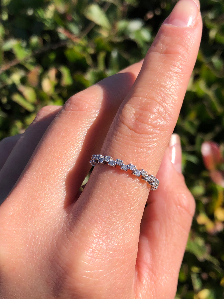 14K Gold Alternating Round Diamond Band