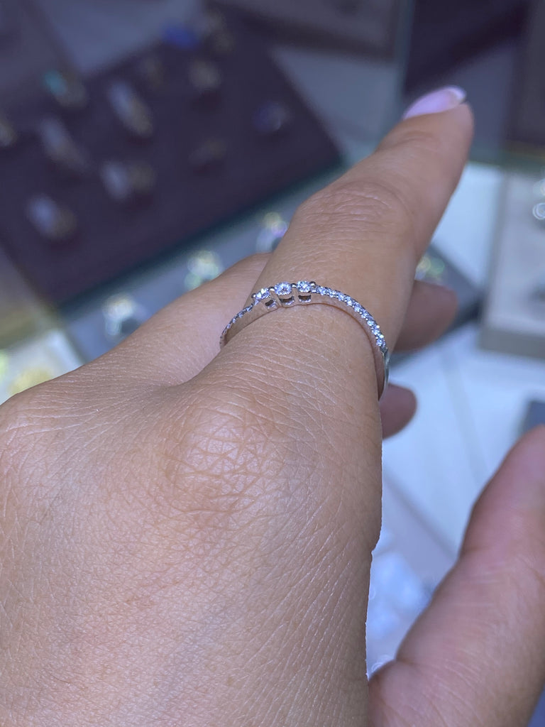 14K Gold Wave Diamond Band