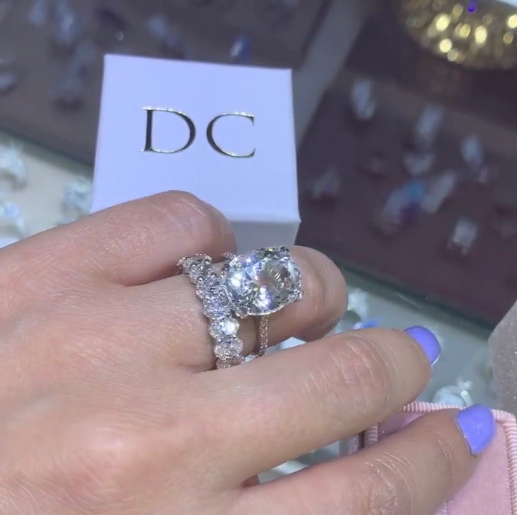 14K Gold 0.20 Carat Each Diamond Oval Shape Band