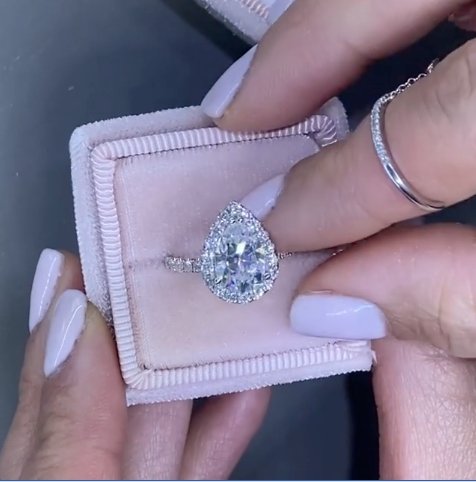 Comparing Costs: Custom Engagement Rings vs. Ready-Made Rings