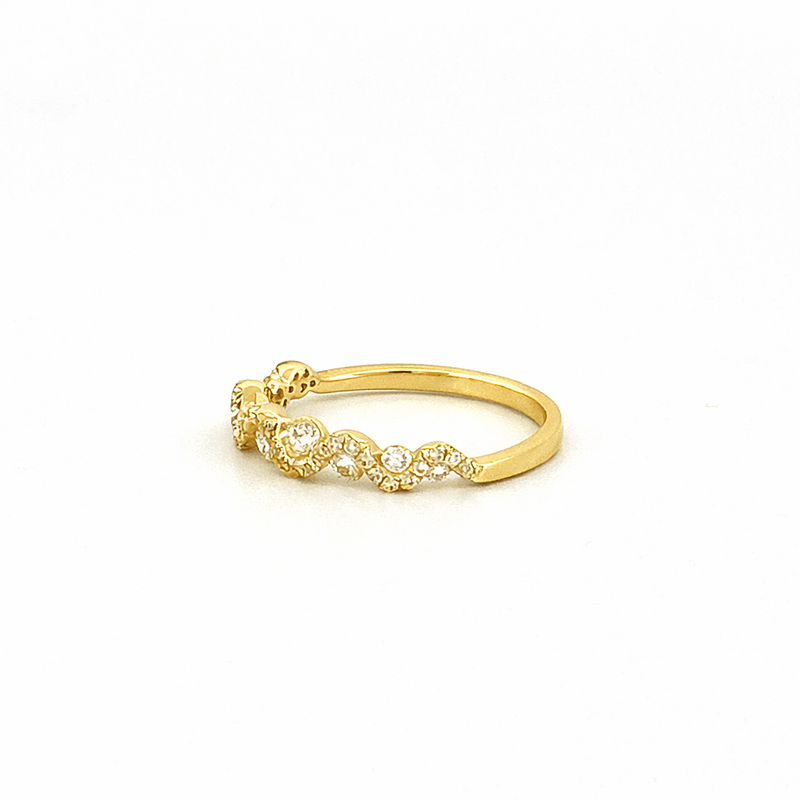 14K Gold Wavy Round Diamond Band
