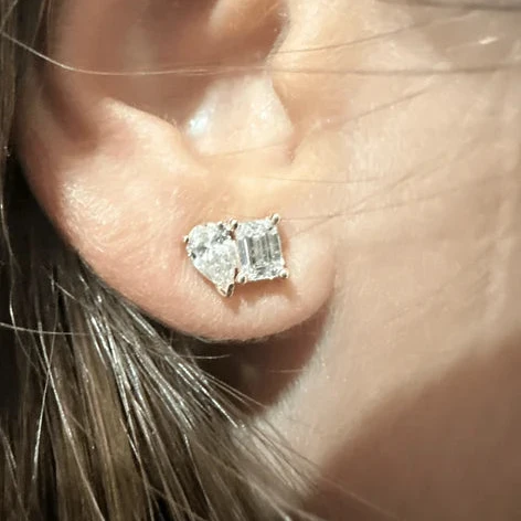 14K Gold Toi et Moi Pear and Emerald Lab Grown Diamond Earring