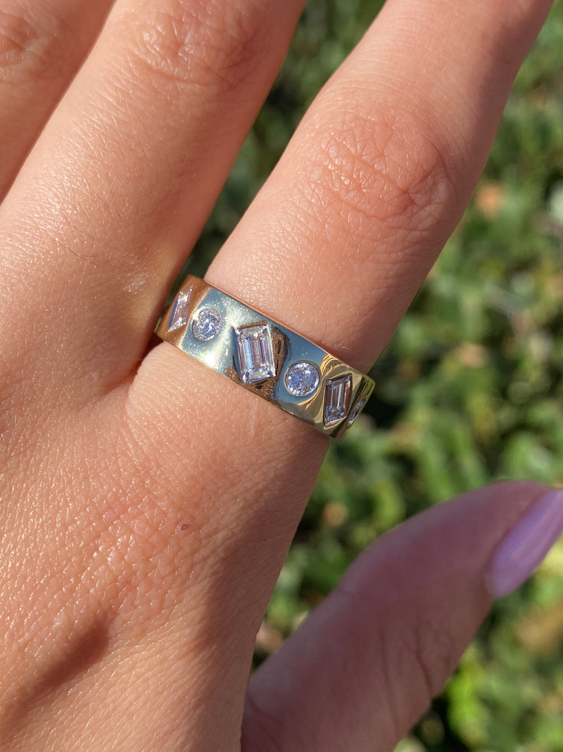 14K Gold Emerald and Round Diamond Inset Band