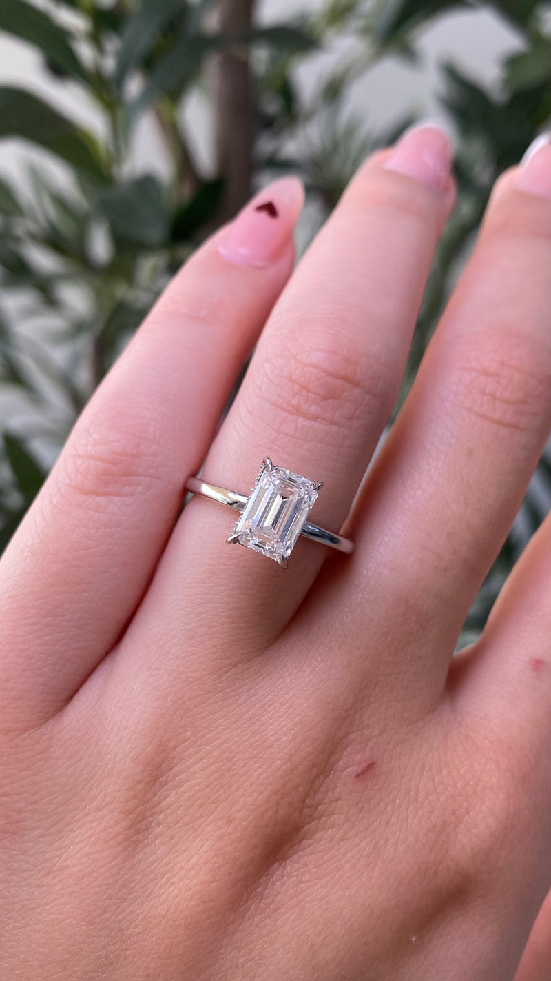 [SPECIAL] 14K White Gold 2.00 Carat Lab Grown Emerald Diamond Solitaire Under Halo Engagement Ring