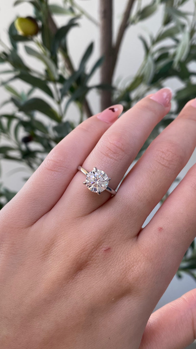 [SPECIAL] 14K White Gold 2.00 Carat Lab Grown Round Diamond Solitaire Under Halo Engagement Ring