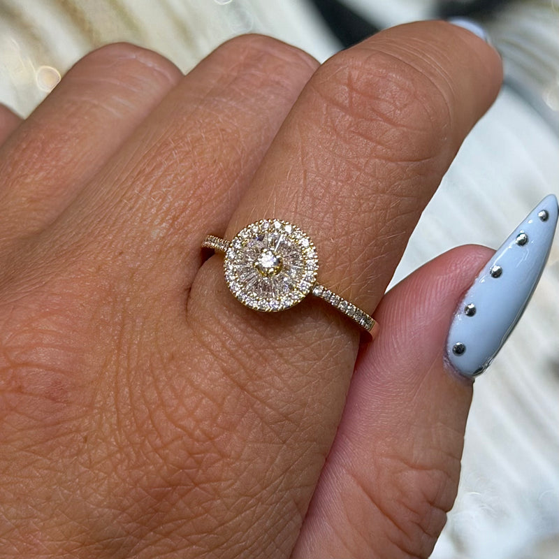 14K Gold Round Shape Diamond Cluster Ring