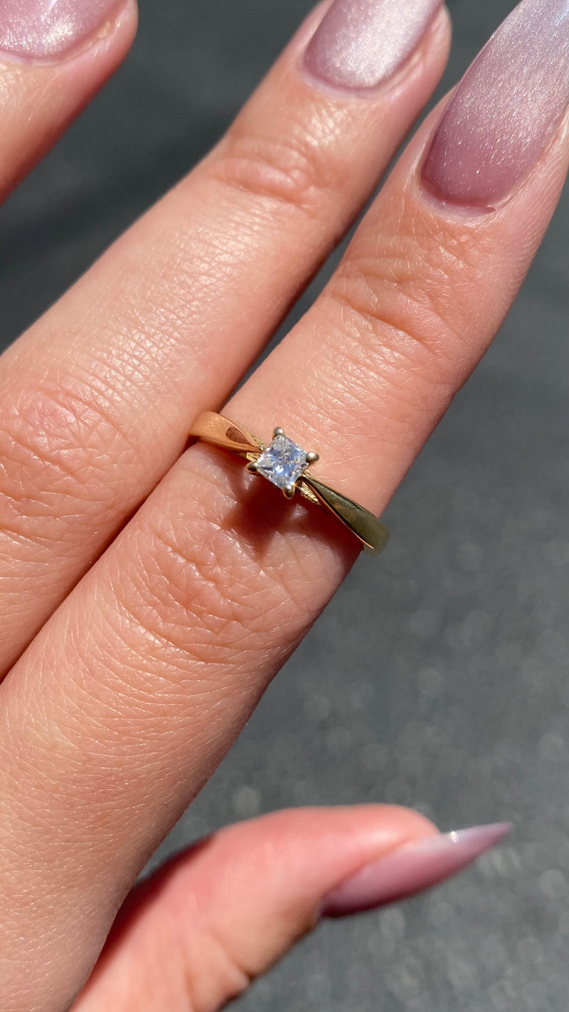14K Gold 0.10 Carat Natural Princess Diamond Solitaire Cathedral Engagement Ring