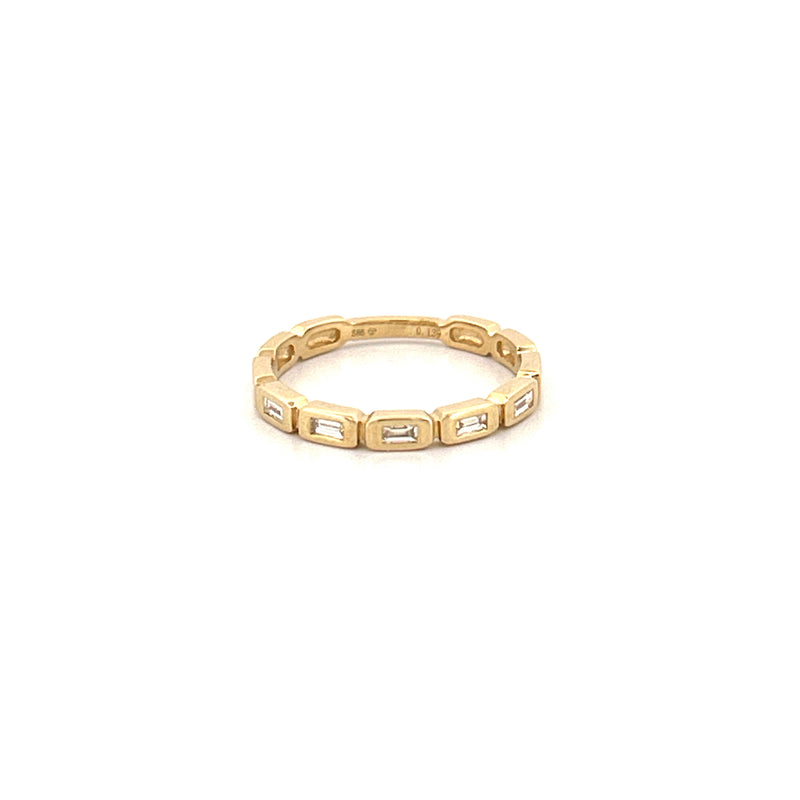14K Gold Ribbed Baguette Diamond Inset Bezel Band