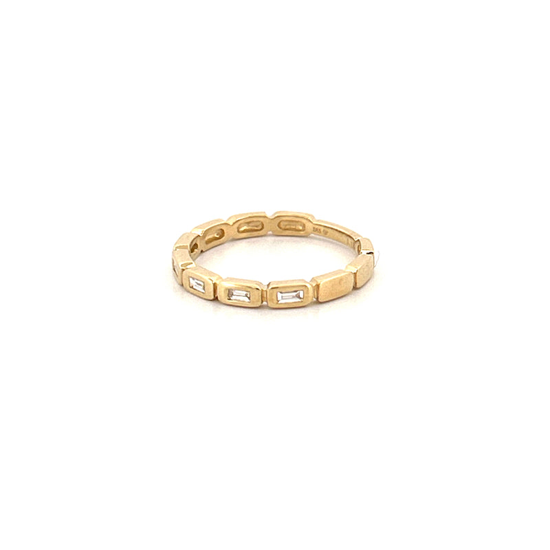 14K Gold Ribbed Baguette Diamond Inset Bezel Band