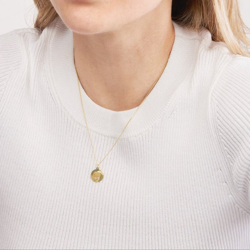 14K Gold Fluted Palm Tree Disc Pendant Necklace