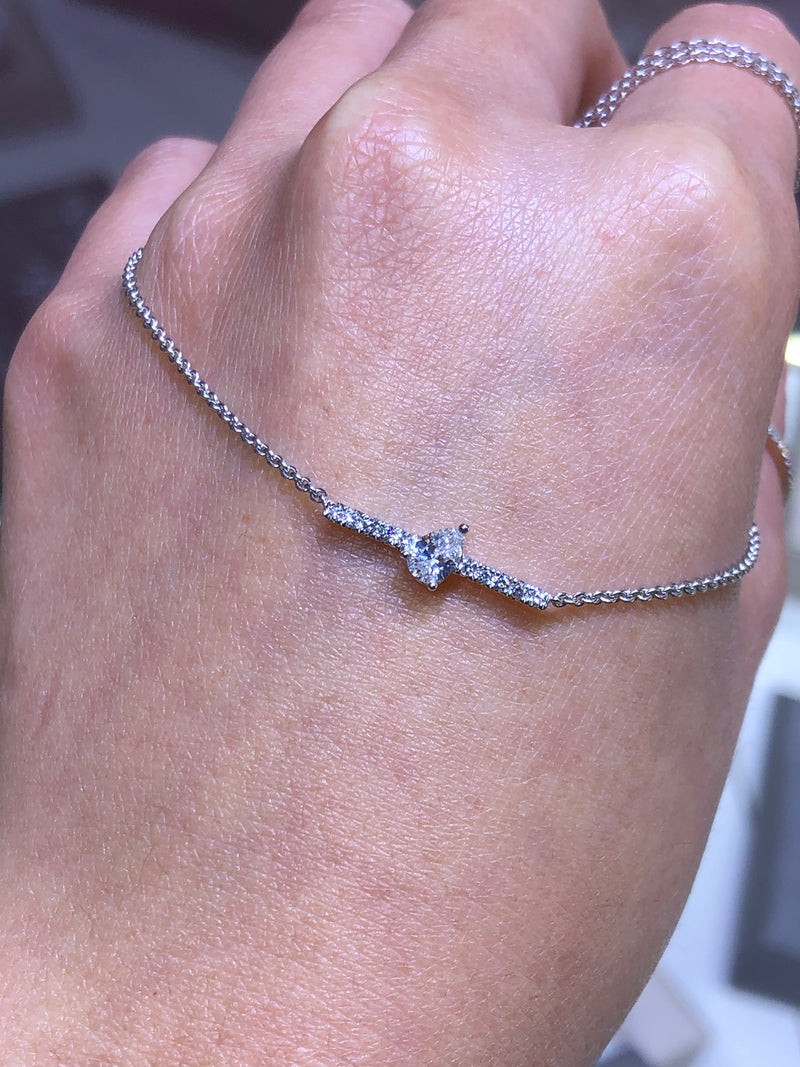 14K Gold Center Pear Bar Pendant