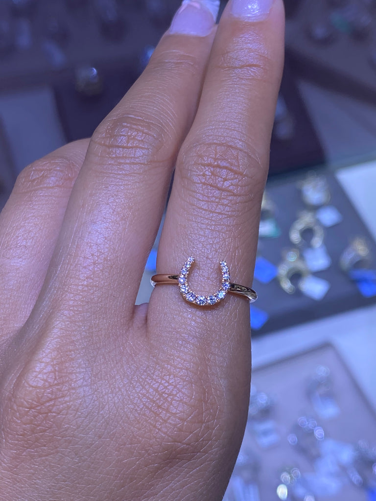 Horseshoe wedding ring deals