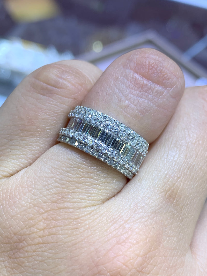 14K Gold Diamond Baguette and Round Band