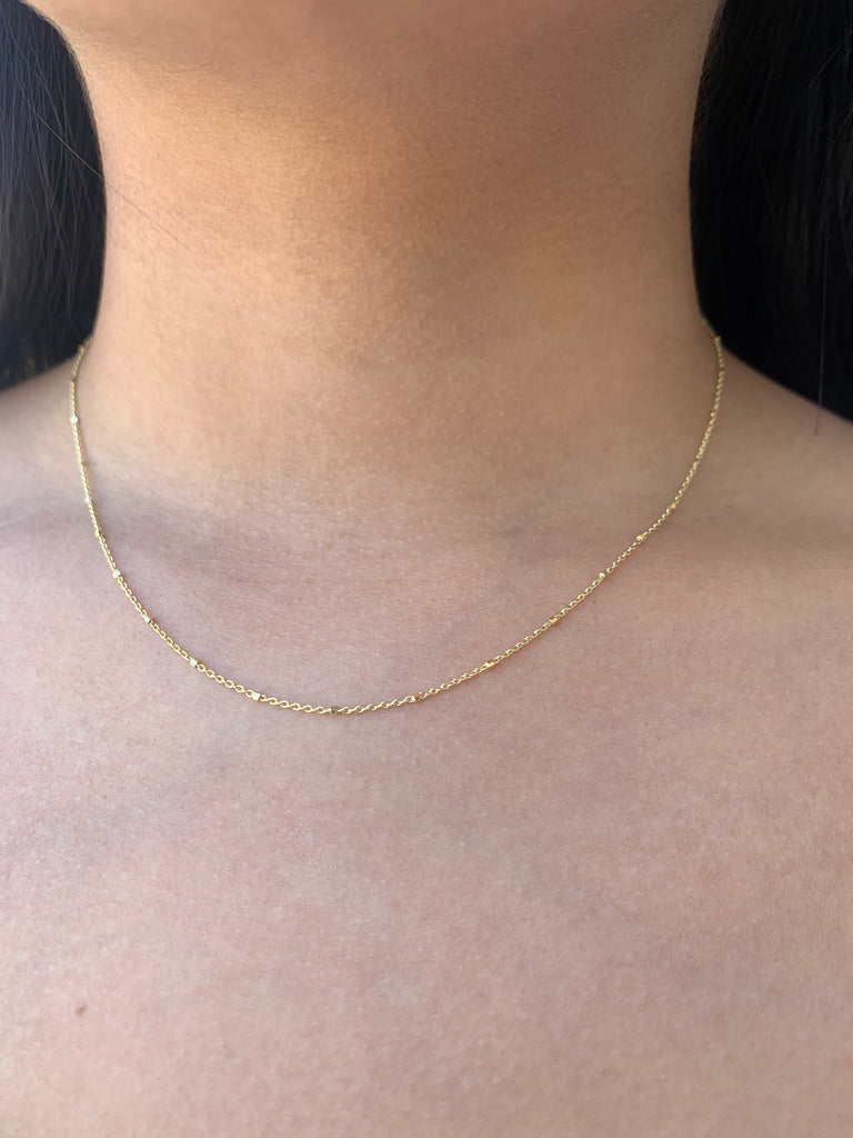 Thin necklace with small diamond on sale
