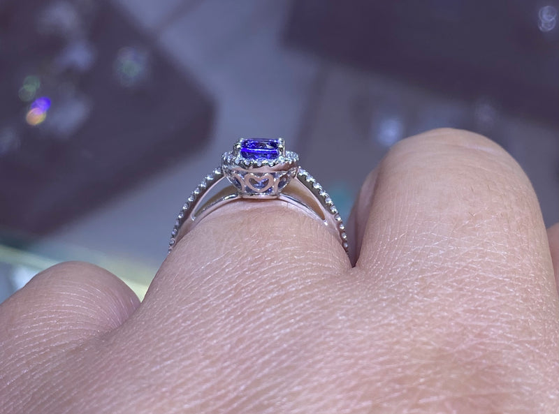 14K Gold Oval Tanzanite Band